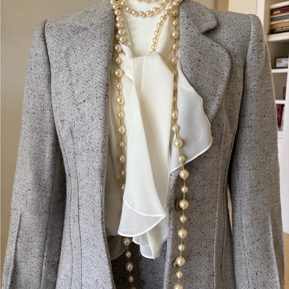 VTG Valentino Miss V Light Gray/Cream Tweed Blazer and Skirt Set, Size 40/6 to 4